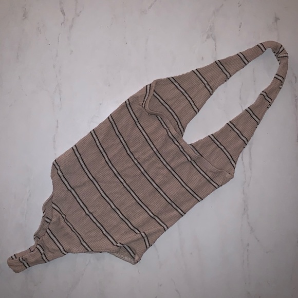 Halter bodysuit 🖤 - Picture 2 of 3